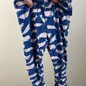 Little and lively whale leggings